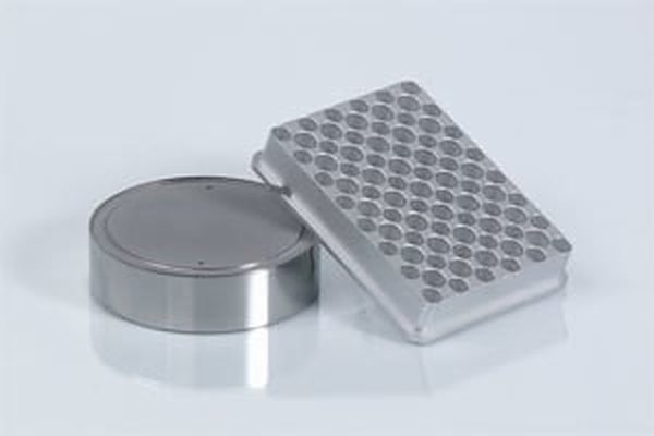 Glasperlenstrahlen: Teile aus unserer Galvanik